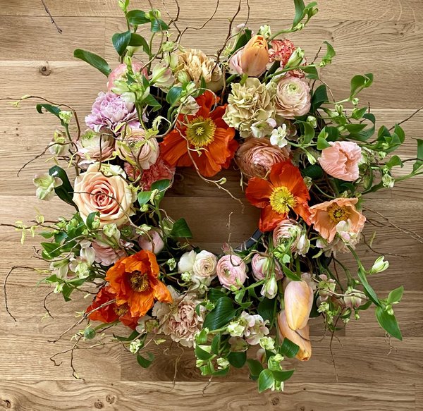 Komposterbar krans med friske blomster